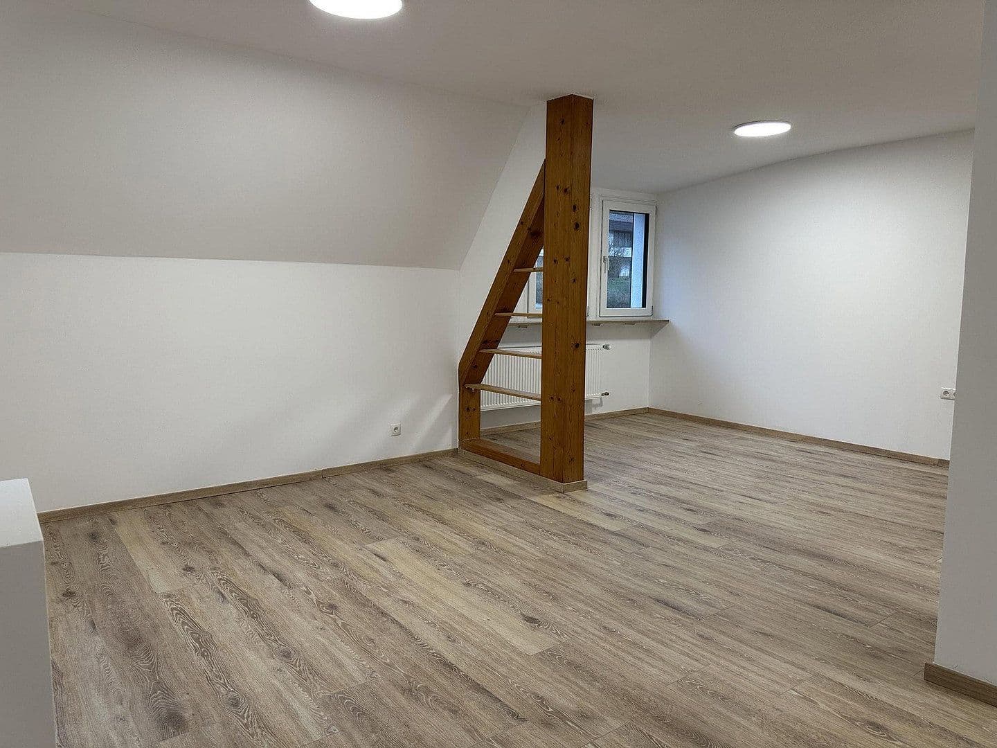 Pronájem bytu 3+1 94 m², Badstr. 131, Egloffstein, Bavorsko Pronájem bytu 3+1 94 m², Badstr. 131, Egloffstein, Bavorsko