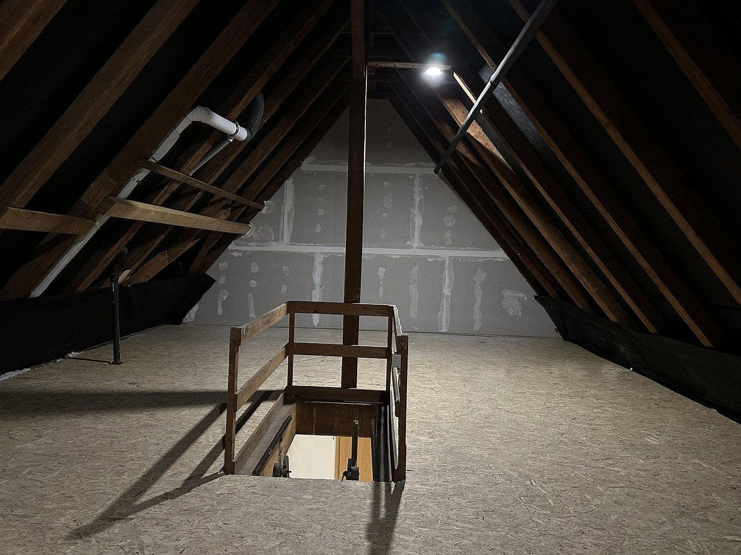 Pronájem bytu 3+1 94 m², Badstr. 131, Egloffstein, Bavorsko Pronájem bytu 3+1 94 m², Badstr. 131, Egloffstein, Bavorsko