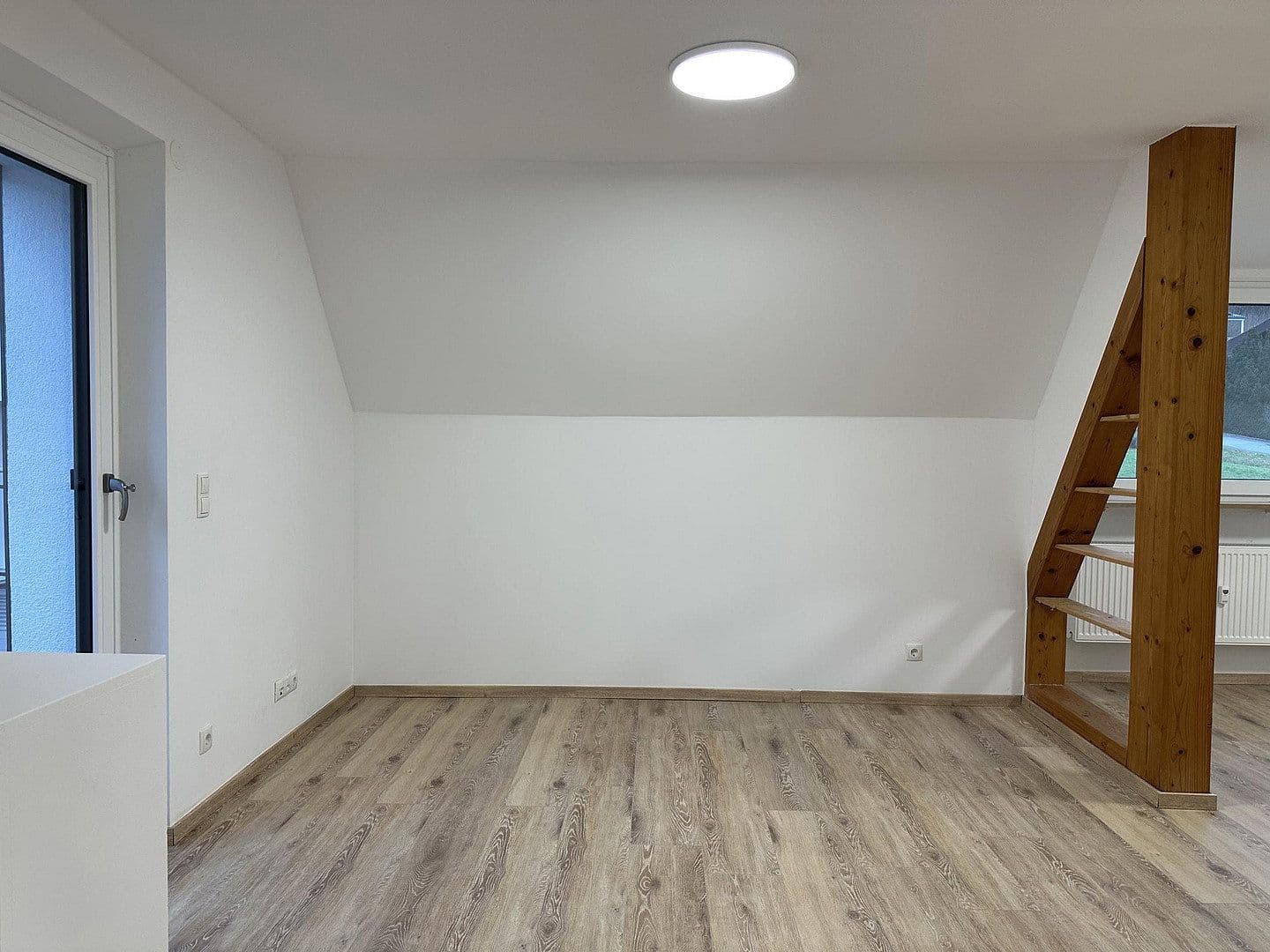 Pronájem bytu 3+1 94 m², Badstr. 131, Egloffstein, Bavorsko Pronájem bytu 3+1 94 m², Badstr. 131, Egloffstein, Bavorsko