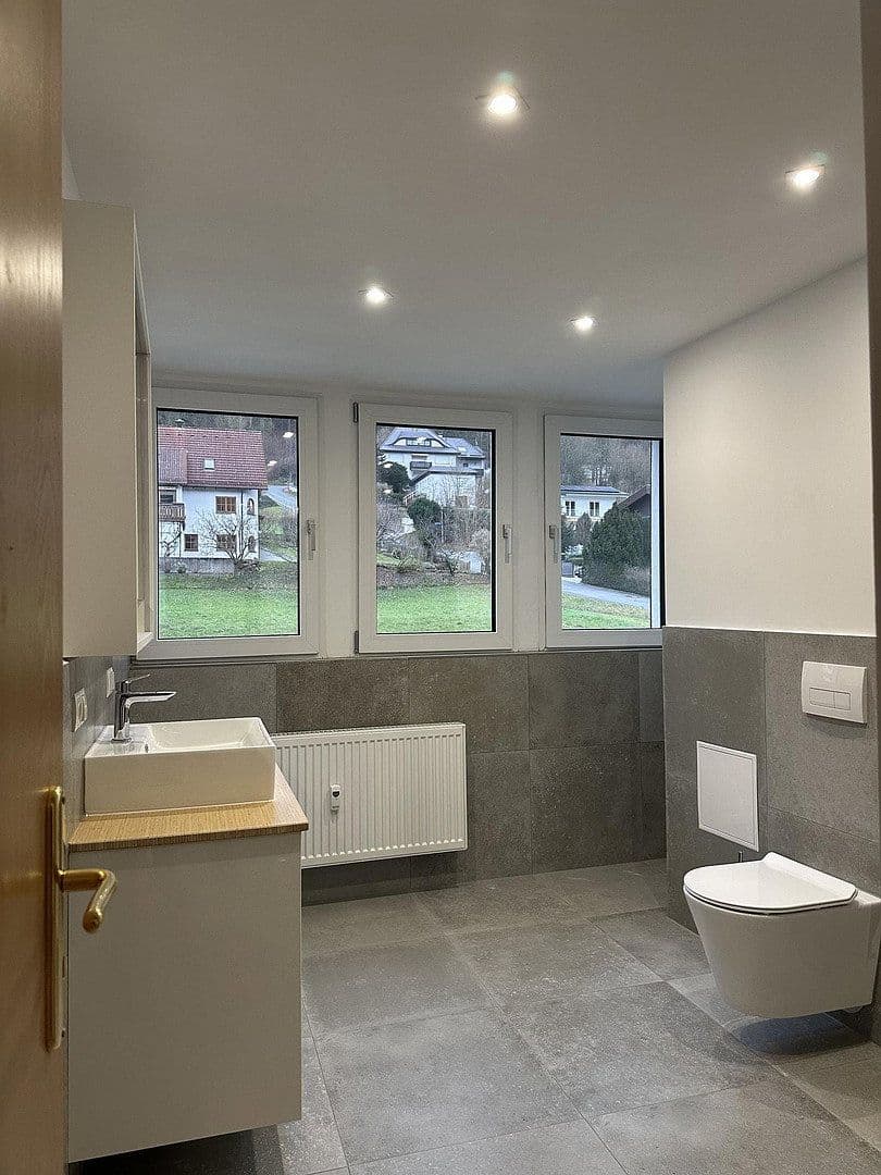 Pronájem bytu 3+1 94 m², Badstr. 131, Egloffstein, Bavorsko Pronájem bytu 3+1 94 m², Badstr. 131, Egloffstein, Bavorsko