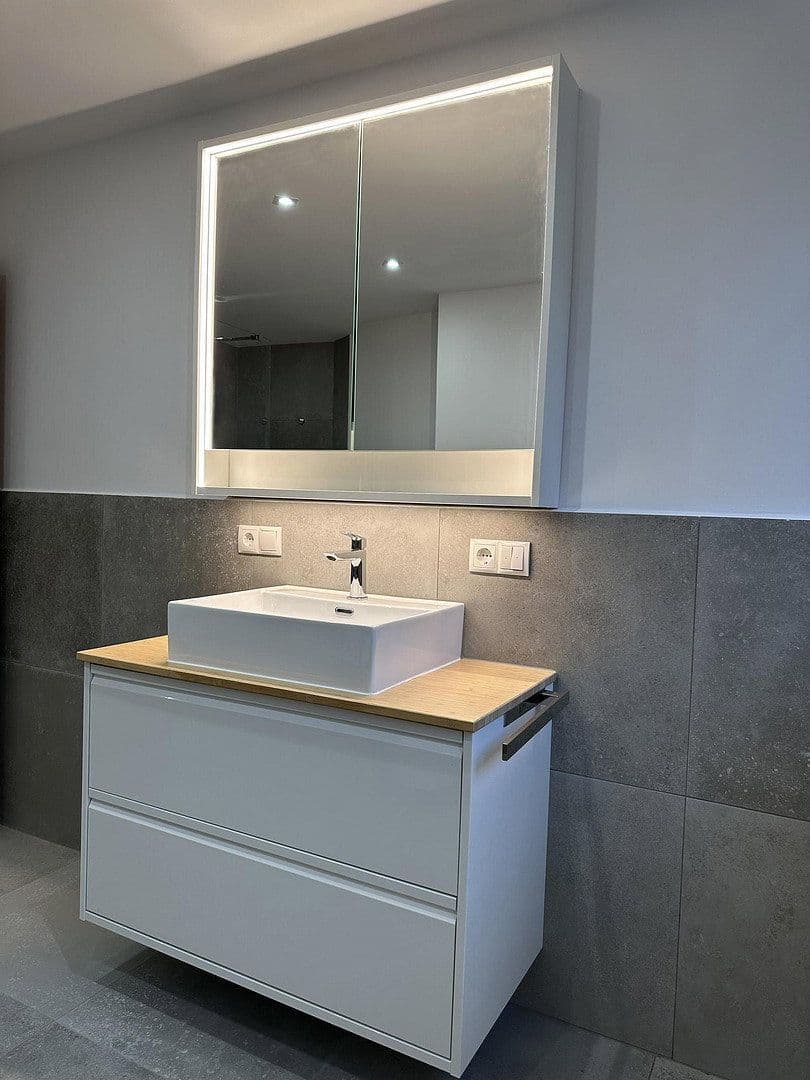 Pronájem bytu 3+1 94 m², Badstr. 131, Egloffstein, Bavorsko Pronájem bytu 3+1 94 m², Badstr. 131, Egloffstein, Bavorsko