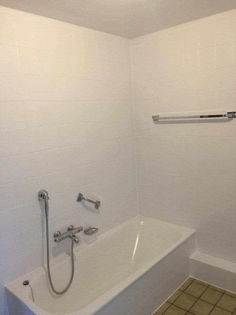 Pronájem bytu 3+1 86 m², Bruchsal, Bádensko-Württembersko Pronájem bytu 3+1 86 m², Bruchsal, Bádensko-Württembersko