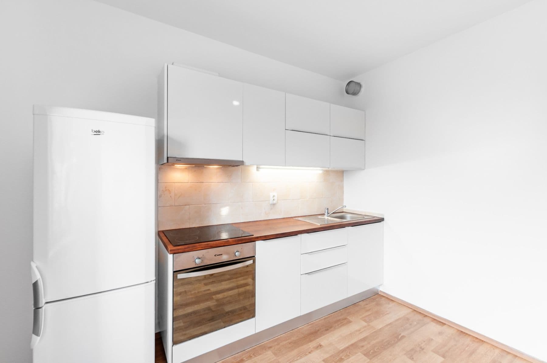 Pronájem bytu 1+kk 41 m², Na Maninách, Praha, Praha Pronájem bytu 1+kk 41 m², Na Maninách, Praha, Praha