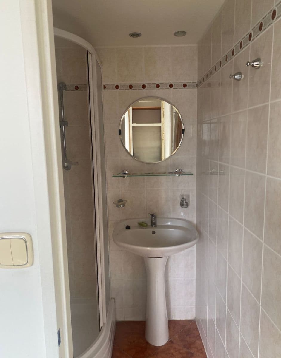 Prodej bytu 3+1 60 m², Lidická, Karlovy Vary, Karlovarský kraj Prodej bytu 3+1 60 m², Lidická, Karlovy Vary, Karlovarský kraj