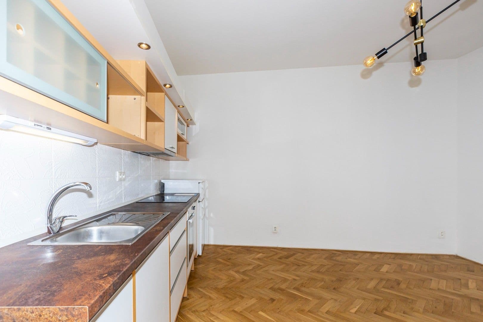 Pronájem bytu 2+kk 43 m², Nádražní, Praha, Praha Pronájem bytu 2+kk 43 m², Nádražní, Praha, Praha