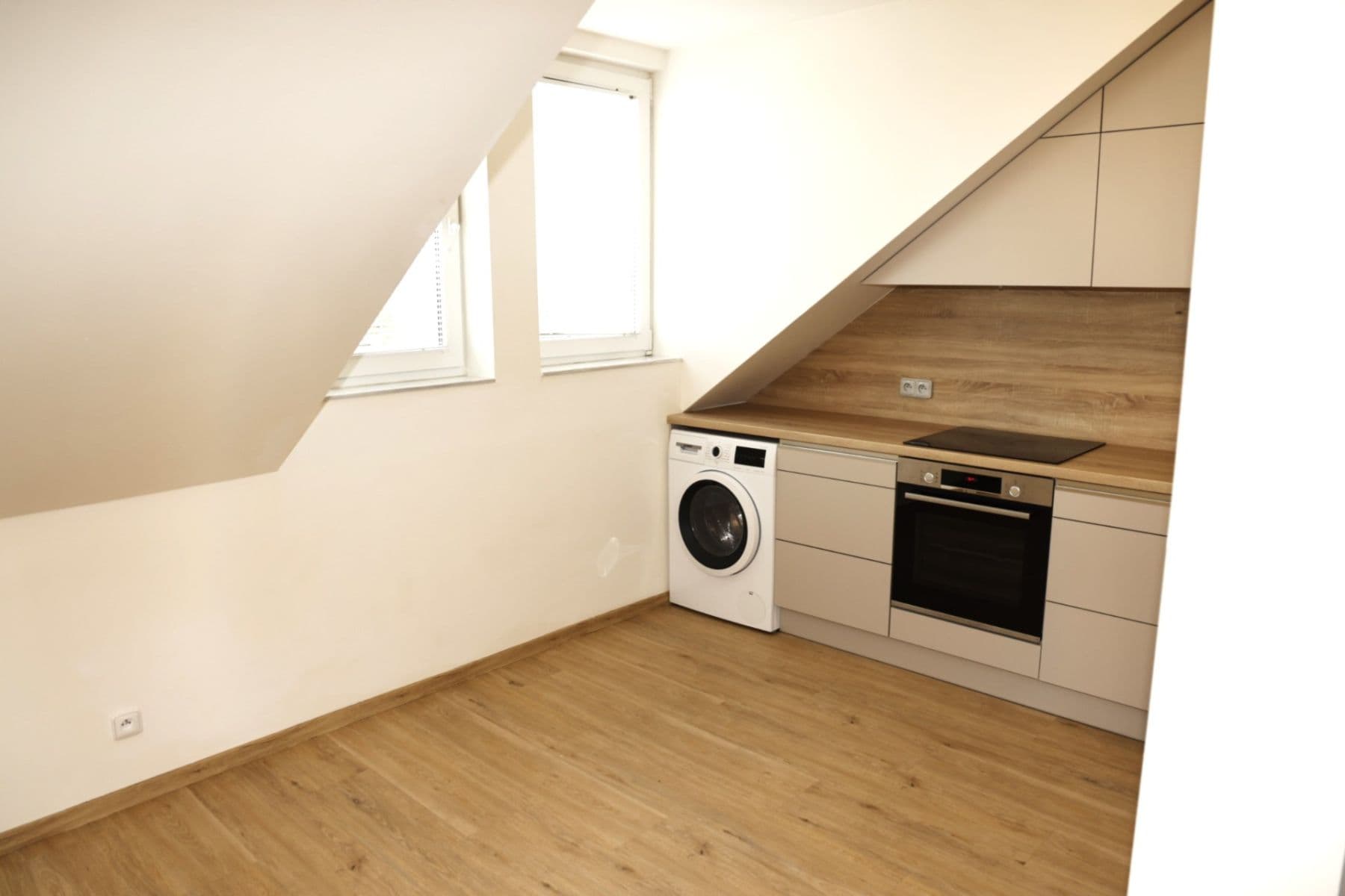 Pronájem bytu 1+kk 30 m², Šatrova, Praha, Praha Pronájem bytu 1+kk 30 m², Šatrova, Praha, Praha