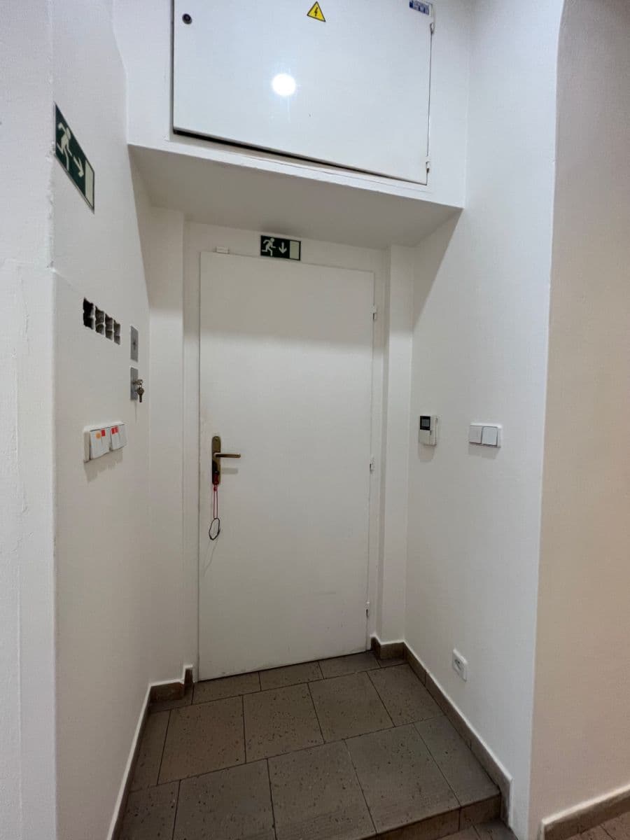 Pronájem nebytového prostoru 55 m², Plzeňská, Praha, Praha Pronájem nebytového prostoru 55 m², Plzeňská, Praha, Praha