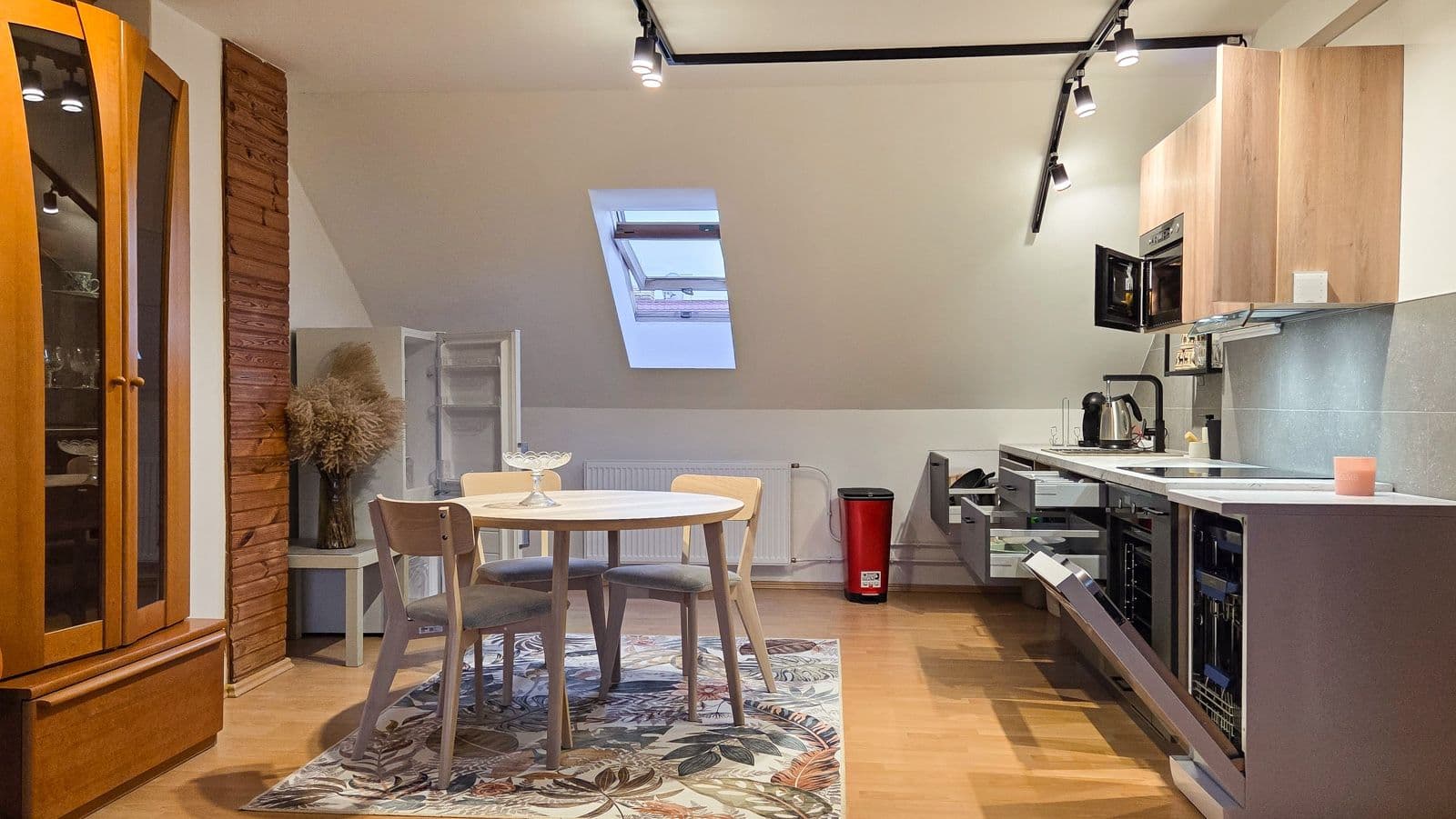 Pronájem bytu 2+1 67 m², Stropkovská, Košice - mestská časť Západ, Košický kraj Pronájem bytu 2+1 67 m², Stropkovská, Košice - mestská časť Západ, Košický kraj