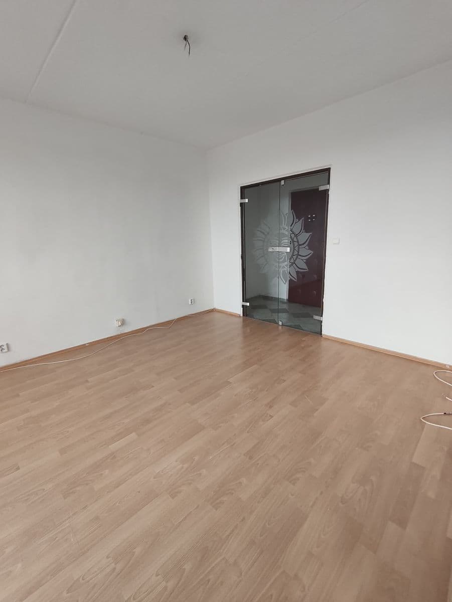 Pronájem bytu 3+1 75 m², Krylova, Znojmo, Jihomoravský kraj Pronájem bytu 3+1 75 m², Krylova, Znojmo, Jihomoravský kraj