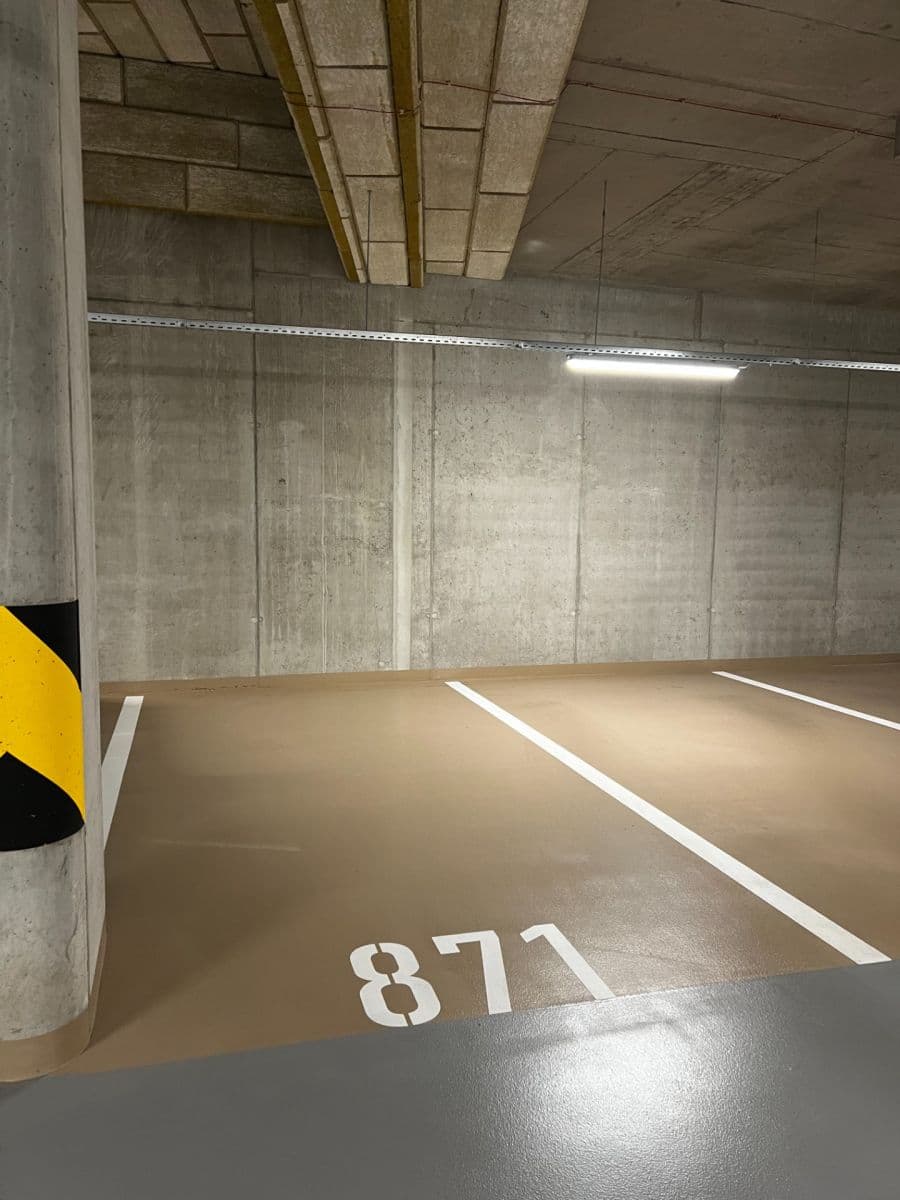 Pronájem garáže 12 m², Mezi Vodami, Praha, Praha Pronájem garáže 12 m², Mezi Vodami, Praha, Praha