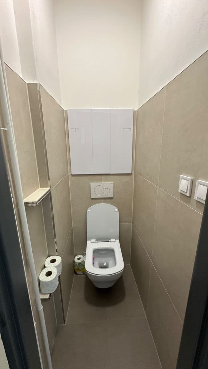 Pronájem bytu 1+1 39 m², U Vesny, Praha, Praha Pronájem bytu 1+1 39 m², U Vesny, Praha, Praha