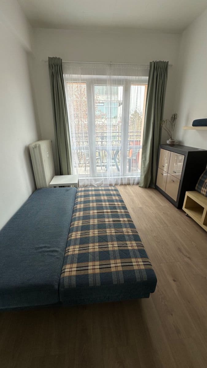 Pronájem bytu 1+1 39 m², U Vesny, Praha, Praha Pronájem bytu 1+1 39 m², U Vesny, Praha, Praha