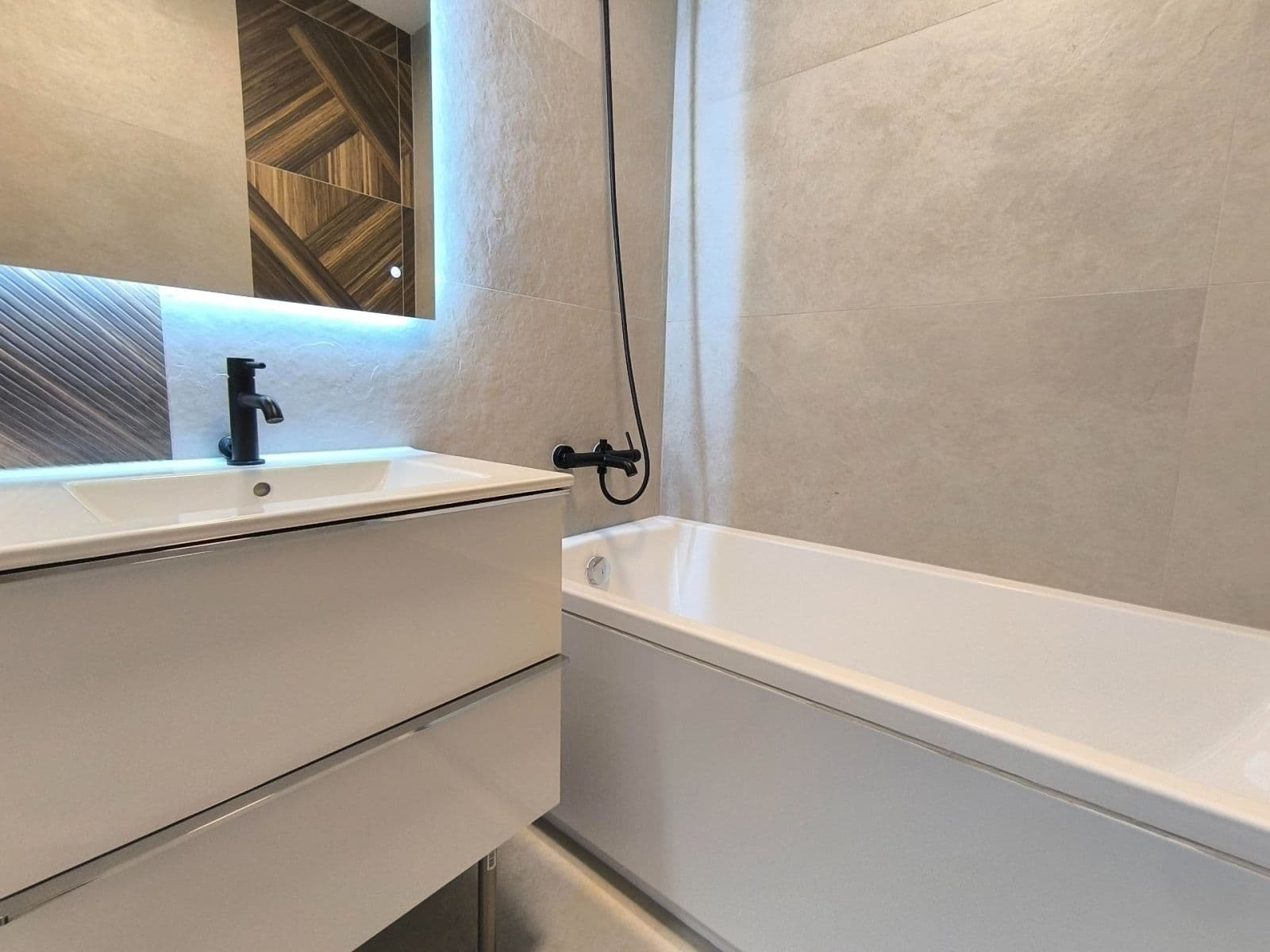 Prodej bytu 3+1 67 m², Lohniského, Praha, Praha Prodej bytu 3+1 67 m², Lohniského, Praha, Praha