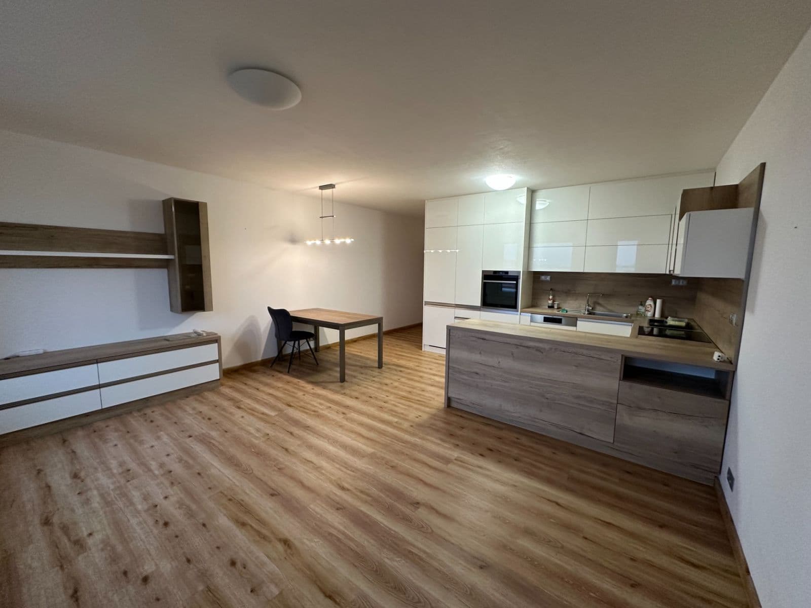 Pronájem bytu 3+kk 84 m², České Vrbné, České Budějovice, Jihočeský kraj Pronájem bytu 3+kk 84 m², České Vrbné, České Budějovice, Jihočeský kraj