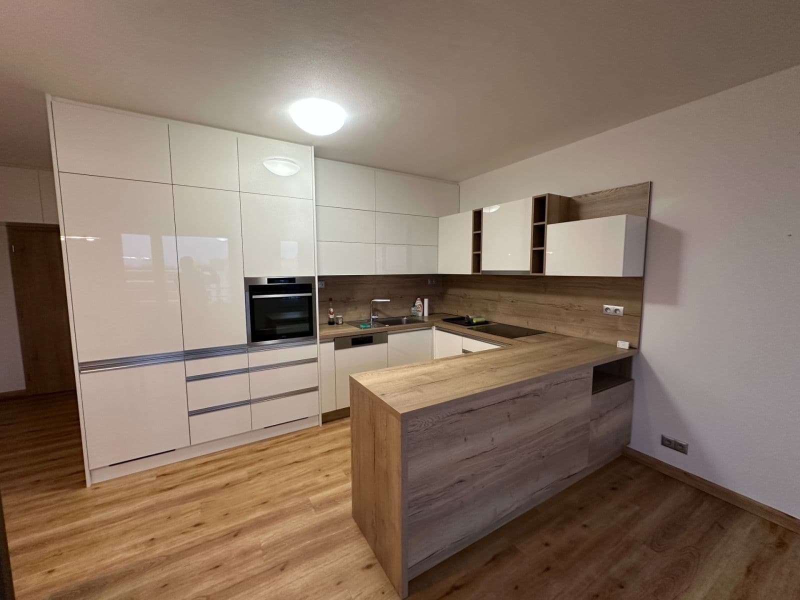 Pronájem bytu 3+kk 84 m², České Vrbné, České Budějovice, Jihočeský kraj Pronájem bytu 3+kk 84 m², České Vrbné, České Budějovice, Jihočeský kraj
