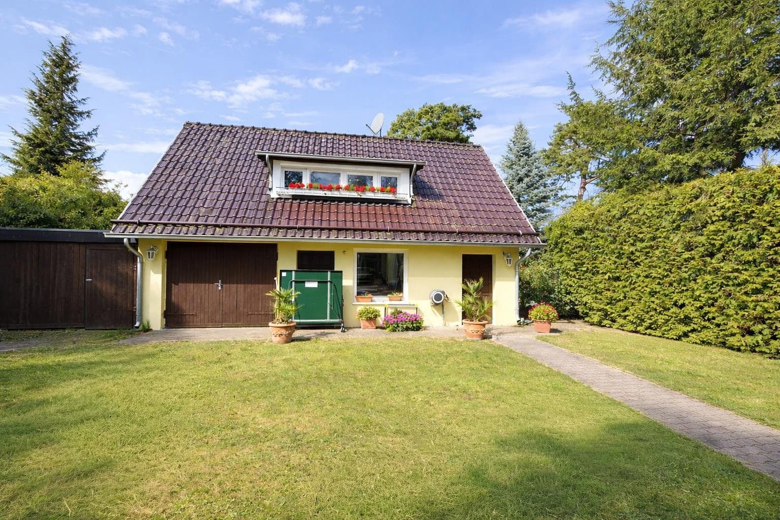 Prodej domu 159 m², pozemek 762 m², Hohen Neuendorf, Braniborsko Prodej domu 159 m², pozemek 762 m², Hohen Neuendorf, Braniborsko