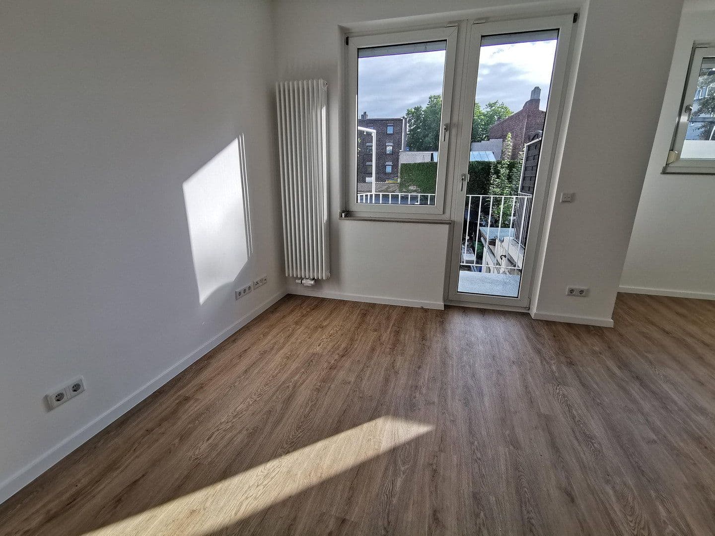 Pronájem bytu 1+1 30 m², Düsseldorf, Severní Porýní-Vestfálsko Pronájem bytu 1+1 30 m², Düsseldorf, Severní Porýní-Vestfálsko