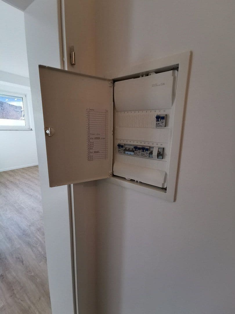 Pronájem bytu 1+1 30 m², Düsseldorf, Severní Porýní-Vestfálsko Pronájem bytu 1+1 30 m², Düsseldorf, Severní Porýní-Vestfálsko