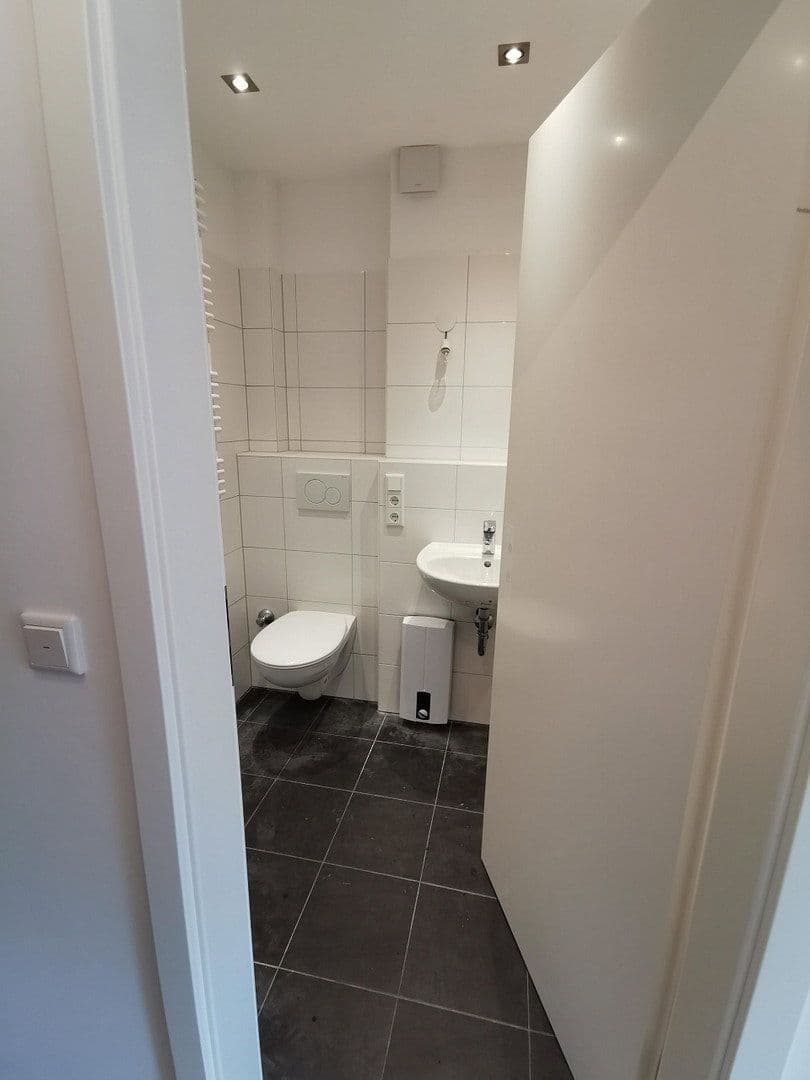 Pronájem bytu 1+1 30 m², Düsseldorf, Severní Porýní-Vestfálsko Pronájem bytu 1+1 30 m², Düsseldorf, Severní Porýní-Vestfálsko