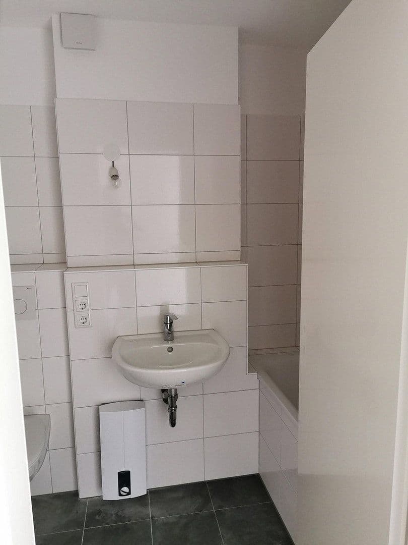 Pronájem bytu 1+1 30 m², Düsseldorf, Severní Porýní-Vestfálsko Pronájem bytu 1+1 30 m², Düsseldorf, Severní Porýní-Vestfálsko