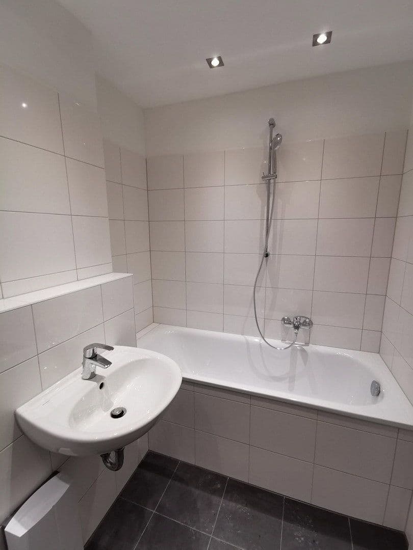 Pronájem bytu 1+1 30 m², Düsseldorf, Severní Porýní-Vestfálsko Pronájem bytu 1+1 30 m², Düsseldorf, Severní Porýní-Vestfálsko