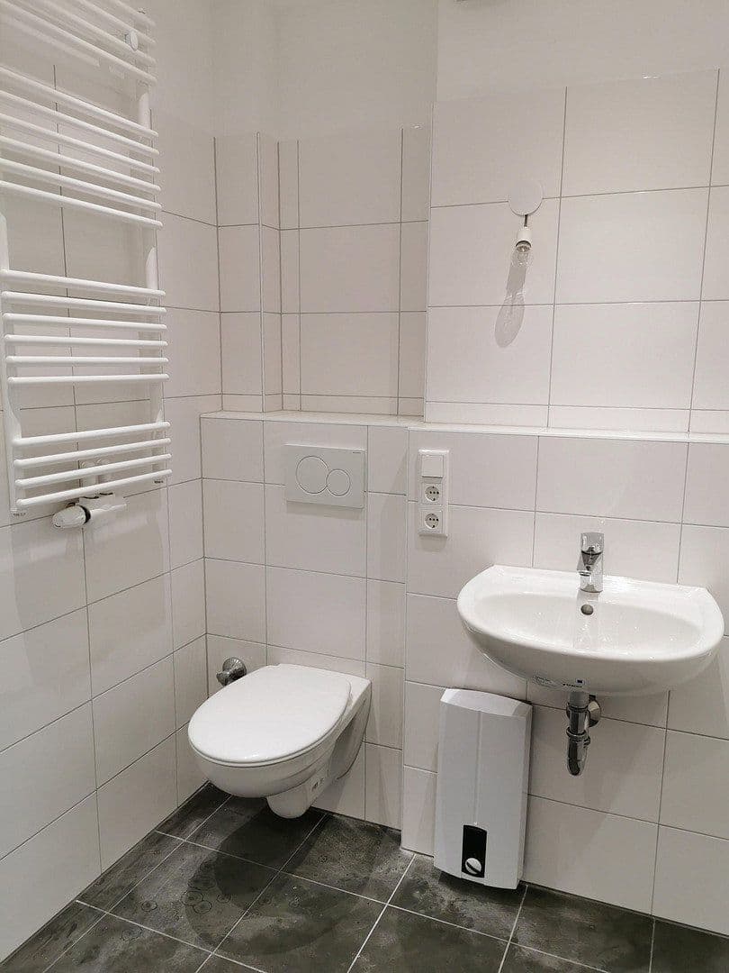 Pronájem bytu 1+1 30 m², Düsseldorf, Severní Porýní-Vestfálsko Pronájem bytu 1+1 30 m², Düsseldorf, Severní Porýní-Vestfálsko