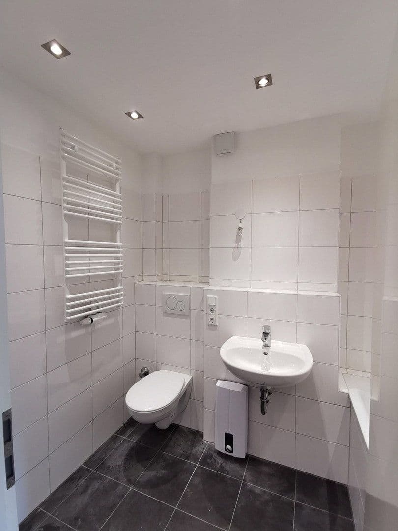 Pronájem bytu 1+1 30 m², Düsseldorf, Severní Porýní-Vestfálsko Pronájem bytu 1+1 30 m², Düsseldorf, Severní Porýní-Vestfálsko