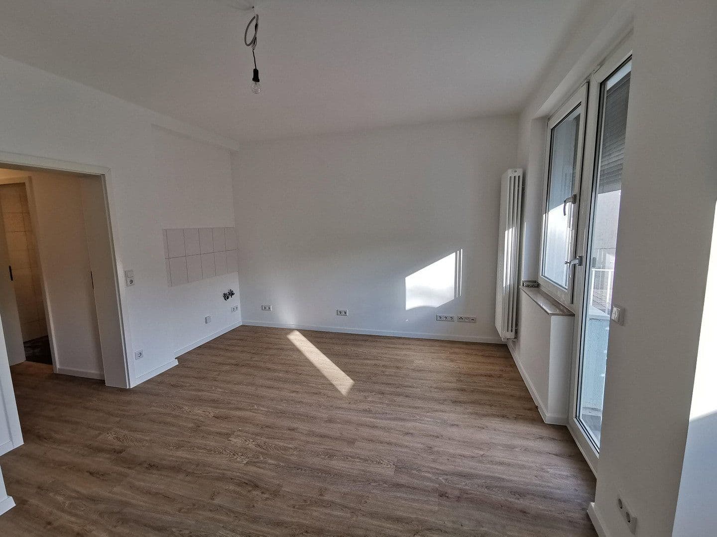 Pronájem bytu 1+1 30 m², Düsseldorf, Severní Porýní-Vestfálsko Pronájem bytu 1+1 30 m², Düsseldorf, Severní Porýní-Vestfálsko