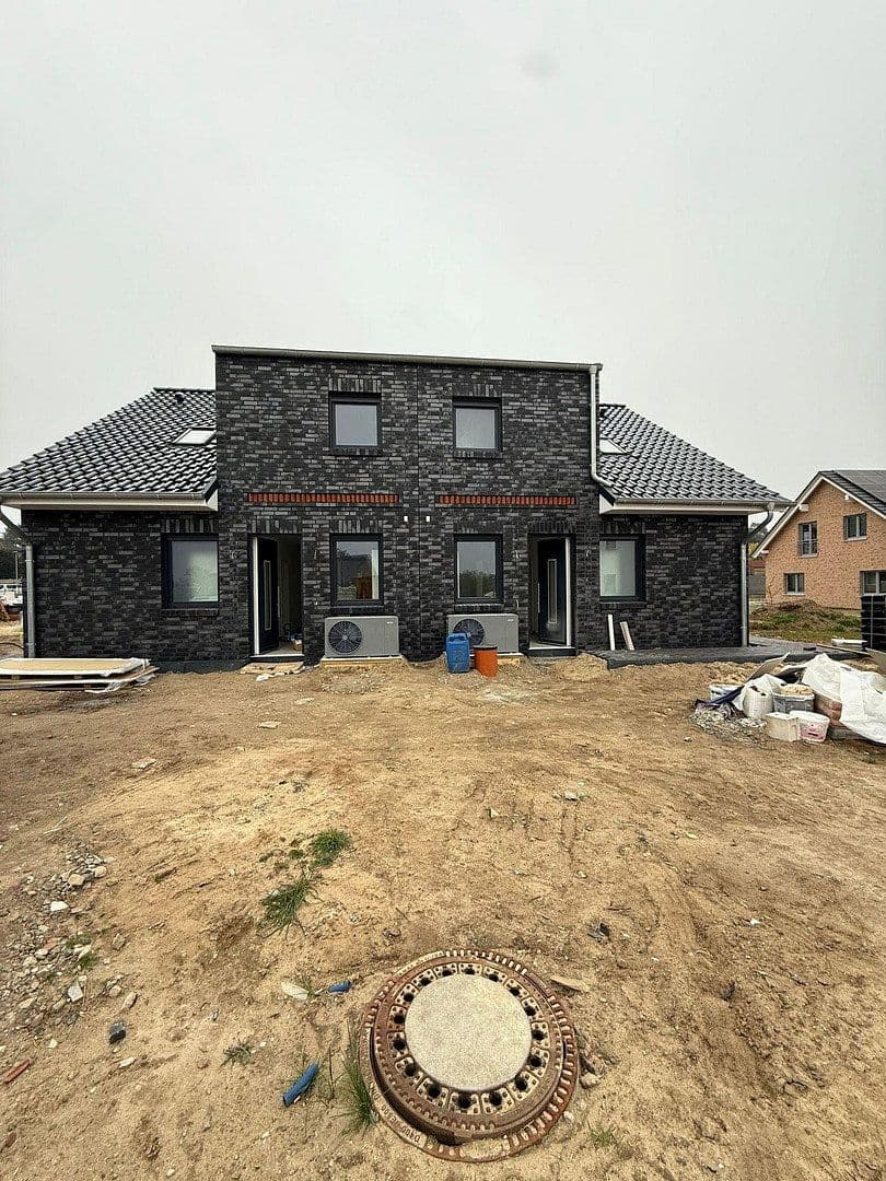 Pronájem domu 120 m², pozemek 328 m², Burgdorf, Dolní Sasko Pronájem domu 120 m², pozemek 328 m², Burgdorf, Dolní Sasko