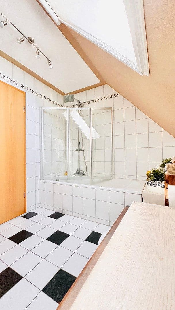 Prodej bytu 4+1 125 m², Hauptstraße 108 A, Schwegenheim, Porýní-Falc Prodej bytu 4+1 125 m², Hauptstraße 108 A, Schwegenheim, Porýní-Falc