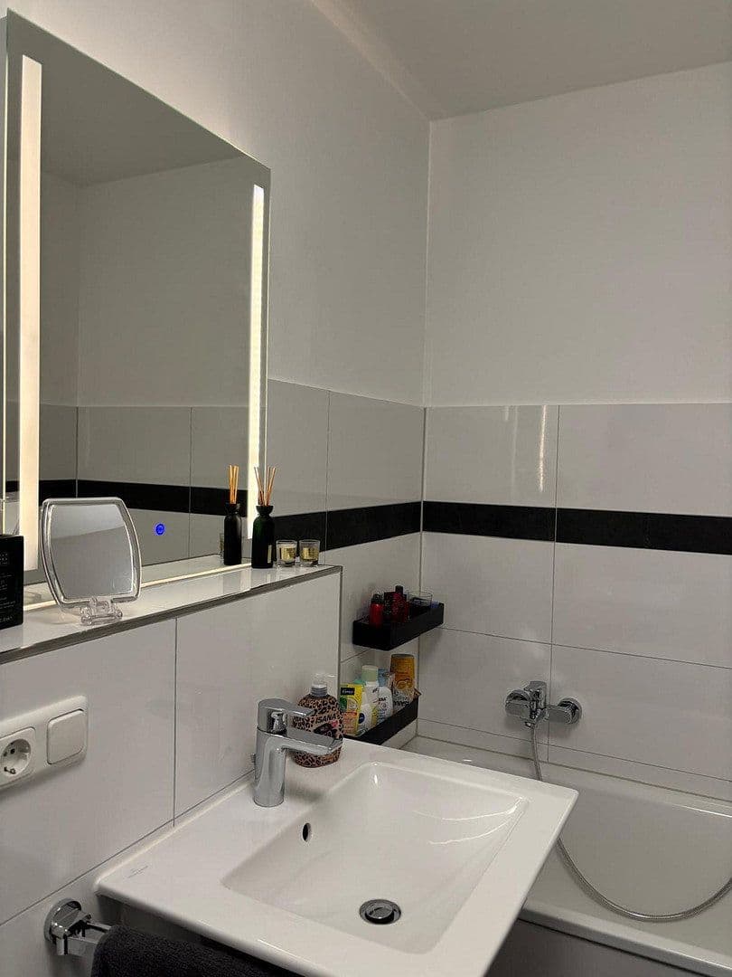 Prodej domu 335 m², pozemek 469 m², Bergische Landstraße 21, Rösrath, Severní Porýní-Vestfálsko Prodej domu 335 m², pozemek 469 m², Bergische Landstraße 21, Rösrath, Severní Porýní-Vestfálsko