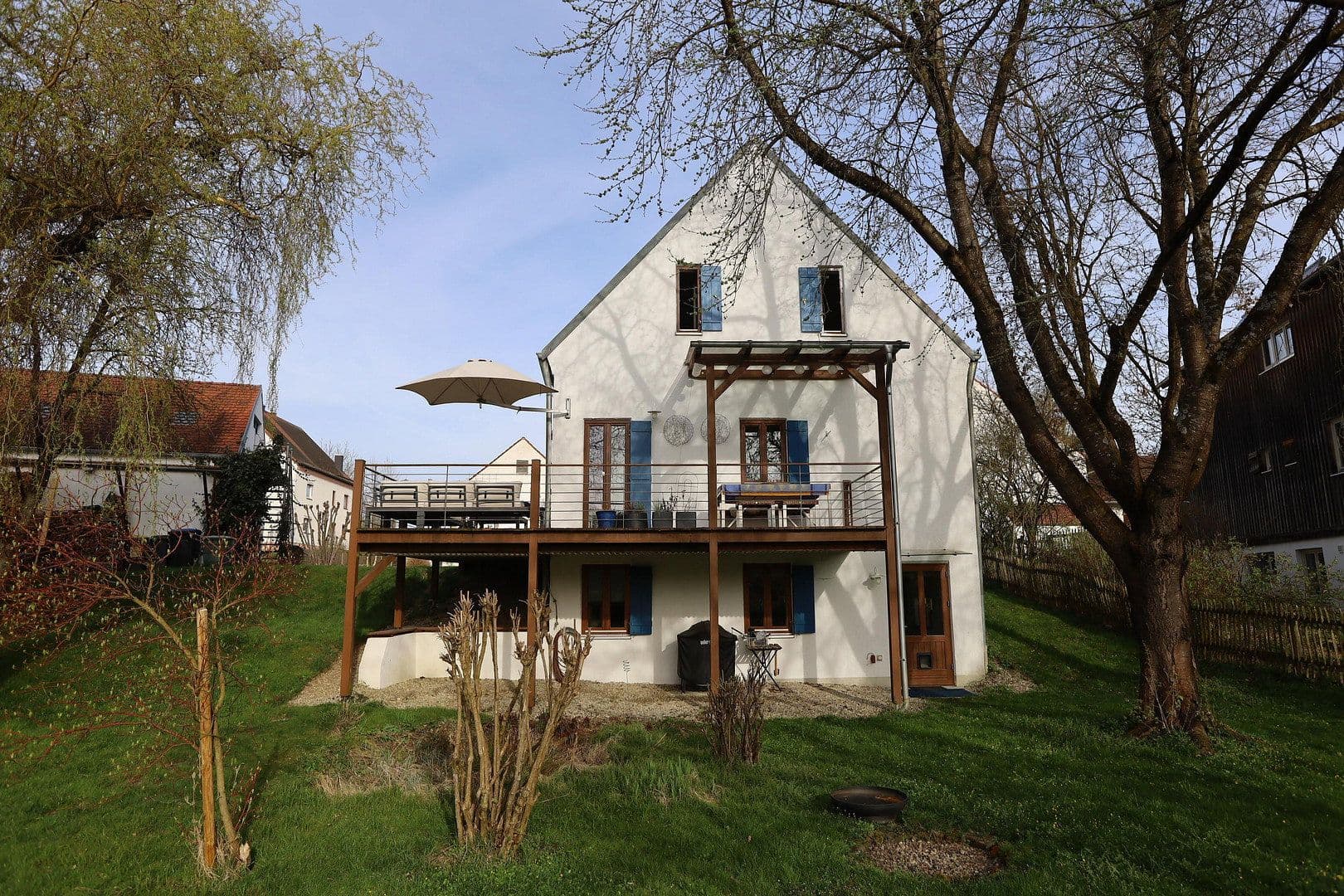 Prodej domu 176 m², pozemek 1.076 m², Petershausen, Bavorsko Prodej domu 176 m², pozemek 1.076 m², Petershausen, Bavorsko