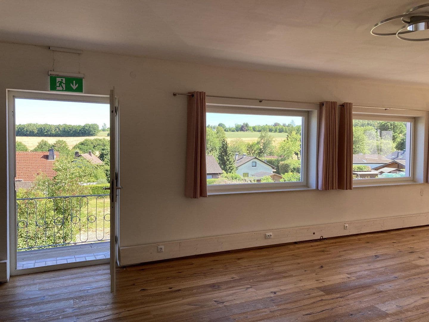 Prodej domu 685 m², pozemek 3.296 m², Gartenstraße 15, Flammersfeld, Porýní-Falc Prodej domu 685 m², pozemek 3.296 m², Gartenstraße 15, Flammersfeld, Porýní-Falc