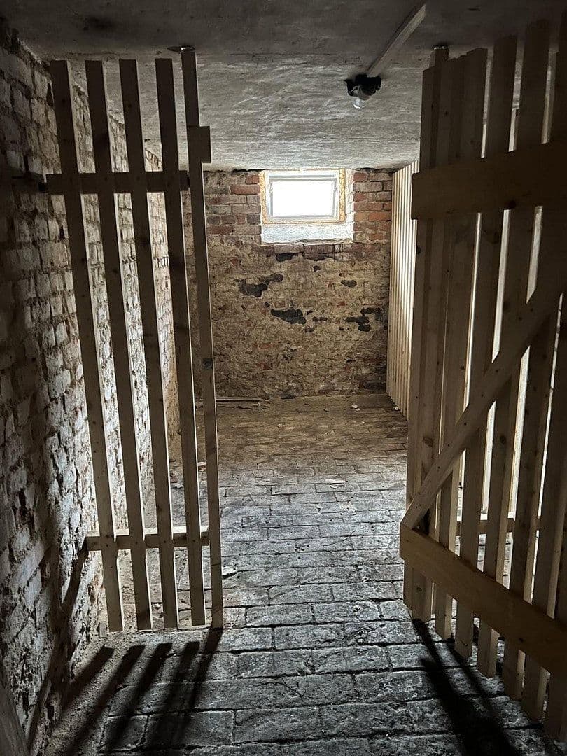 Pronájem bytu 3+1 78 m², Ernst-Thälmann-Straße 17, Hainichen, Sasko Pronájem bytu 3+1 78 m², Ernst-Thälmann-Straße 17, Hainichen, Sasko