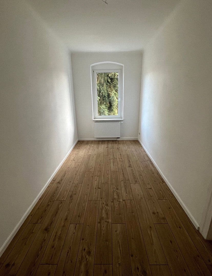 Pronájem bytu 3+1 78 m², Ernst-Thälmann-Straße 17, Hainichen, Sasko Pronájem bytu 3+1 78 m², Ernst-Thälmann-Straße 17, Hainichen, Sasko