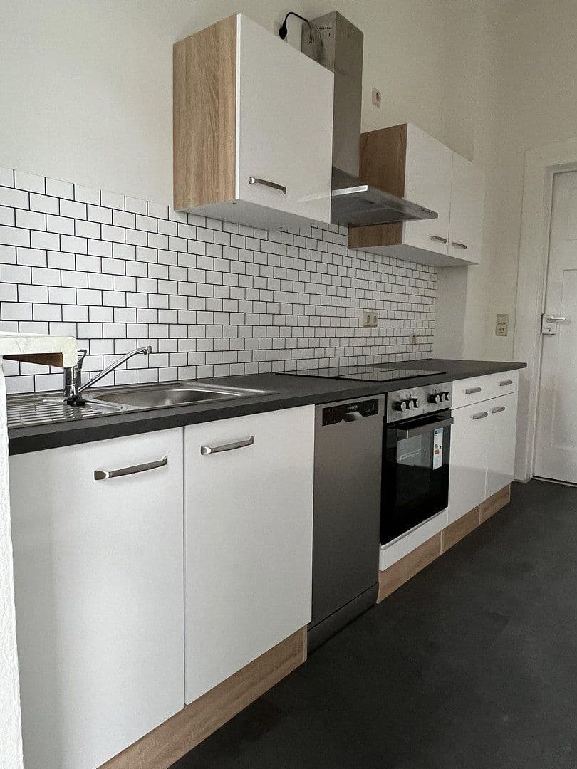 Pronájem bytu 3+1 78 m², Ernst-Thälmann-Straße 17, Hainichen, Sasko Pronájem bytu 3+1 78 m², Ernst-Thälmann-Straße 17, Hainichen, Sasko