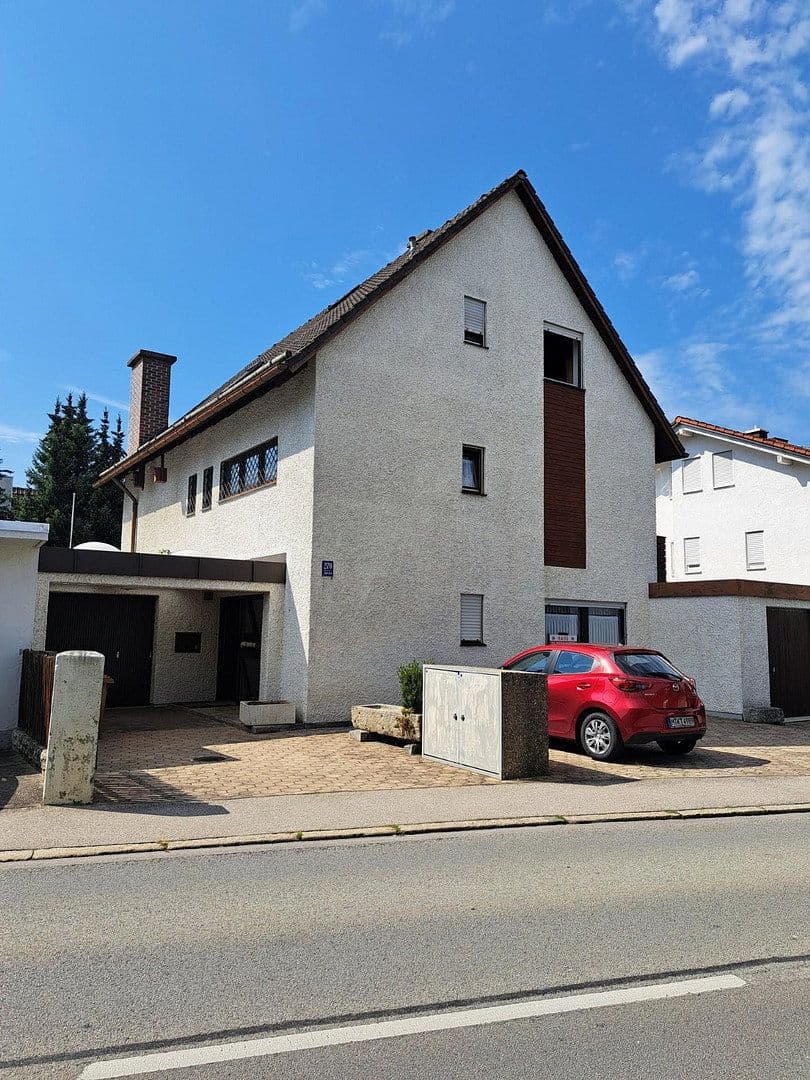 Prodej domu 226 m², pozemek 527 m², Zehntfeldstr. 270, München, Bavorsko Prodej domu 226 m², pozemek 527 m², Zehntfeldstr. 270, München, Bavorsko