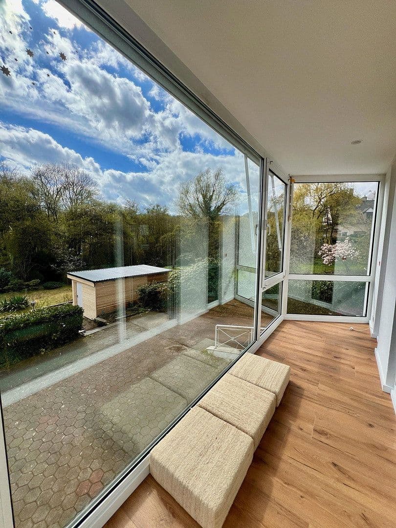 Pronájem domu 230 m², pozemek 600 m², Haller Weg 65a, Bielefeld, Severní Porýní-Vestfálsko Pronájem domu 230 m², pozemek 600 m², Haller Weg 65a, Bielefeld, Severní Porýní-Vestfálsko