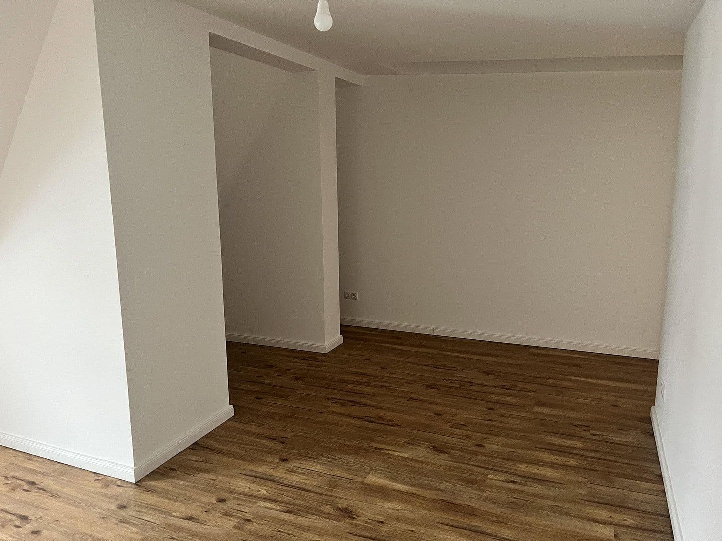 Pronájem bytu 3+1 102 m², Dietzgenstraße 93, Berlin, Berlín Pronájem bytu 3+1 102 m², Dietzgenstraße 93, Berlin, Berlín