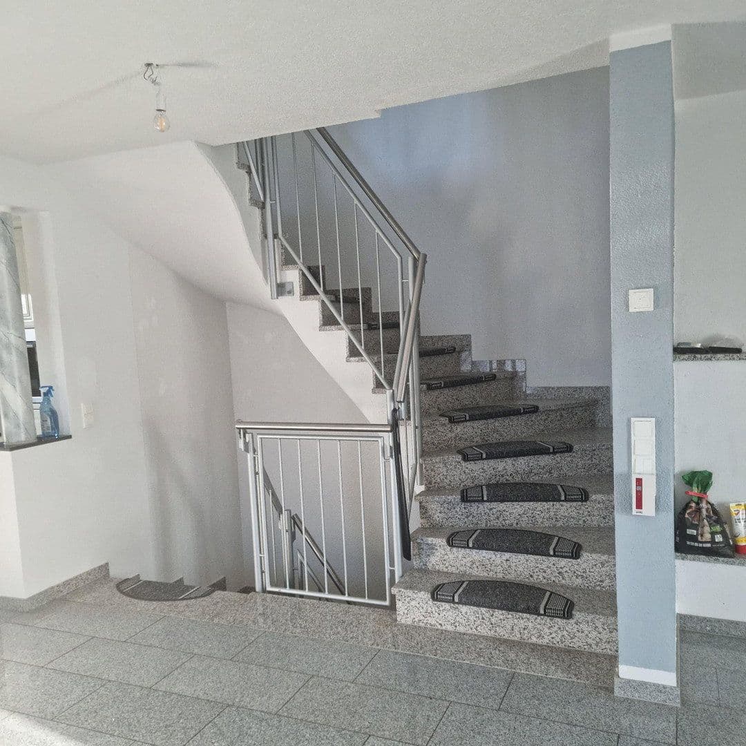 Prodej domu 161 m², pozemek 222 m², Pforzheim, Bádensko-Württembersko Prodej domu 161 m², pozemek 222 m², Pforzheim, Bádensko-Württembersko