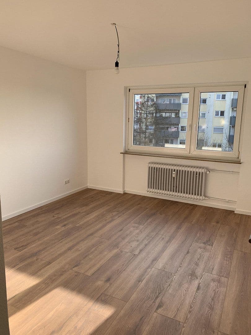 Pronájem bytu 2+1 56 m², Heddingheimerstr. 9, Hattersheim am Main, Hessen Pronájem bytu 2+1 56 m², Heddingheimerstr. 9, Hattersheim am Main, Hessen