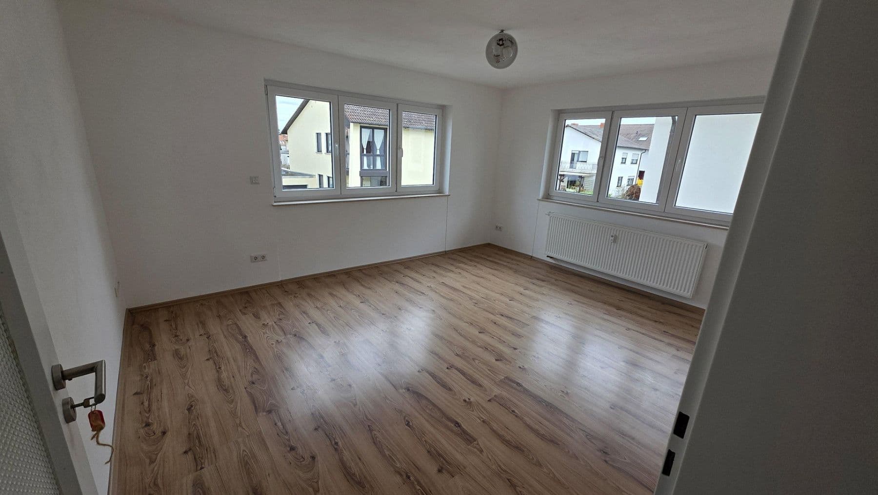 Pronájem bytu 3+1 81 m², Schifferstadt, Porýní-Falc Pronájem bytu 3+1 81 m², Schifferstadt, Porýní-Falc