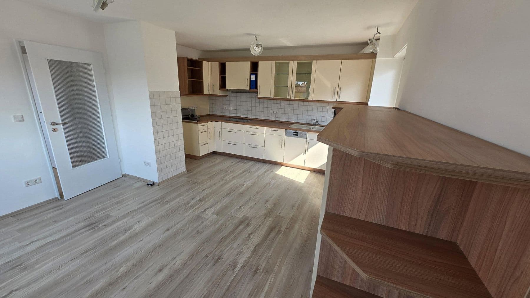 Pronájem bytu 3+1 81 m², Schifferstadt, Porýní-Falc Pronájem bytu 3+1 81 m², Schifferstadt, Porýní-Falc