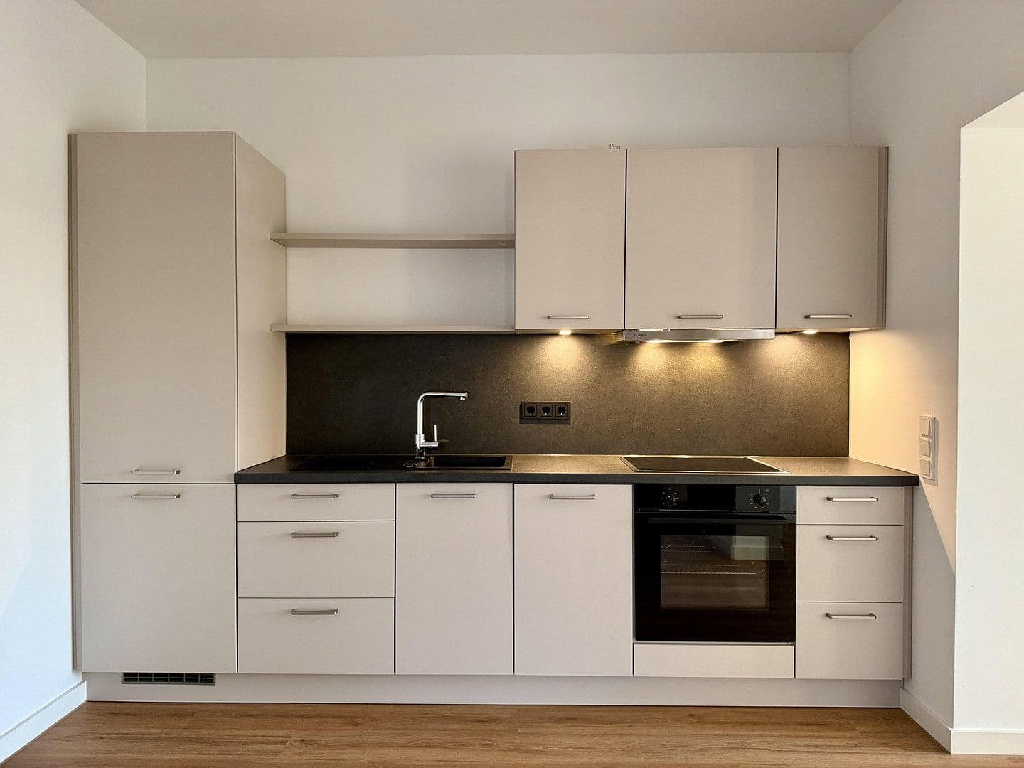 Pronájem bytu 2+kk 56 m², Zeißstr. 44, Hannover, Dolní Sasko Pronájem bytu 2+kk 56 m², Zeißstr. 44, Hannover, Dolní Sasko