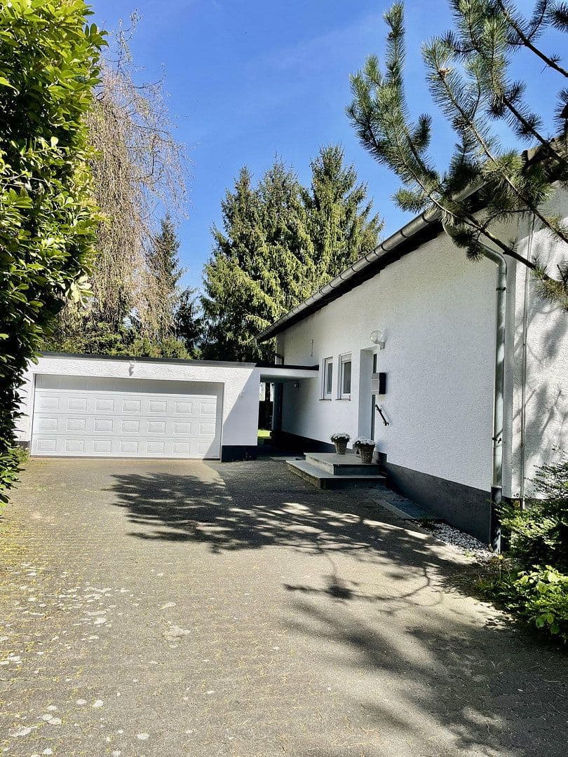 Prodej domu 240 m², pozemek 2.100 m², Bergisch Gladbach, Severní Porýní-Vestfálsko Prodej domu 240 m², pozemek 2.100 m², Bergisch Gladbach, Severní Porýní-Vestfálsko