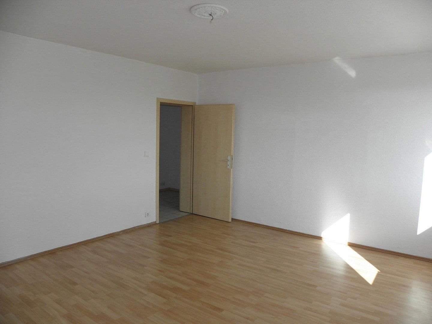 Pronájem bytu 2+1 60 m², Wernigeröder Straße 44, Magdeburg, Sasko-Anhaltsko Pronájem bytu 2+1 60 m², Wernigeröder Straße 44, Magdeburg, Sasko-Anhaltsko