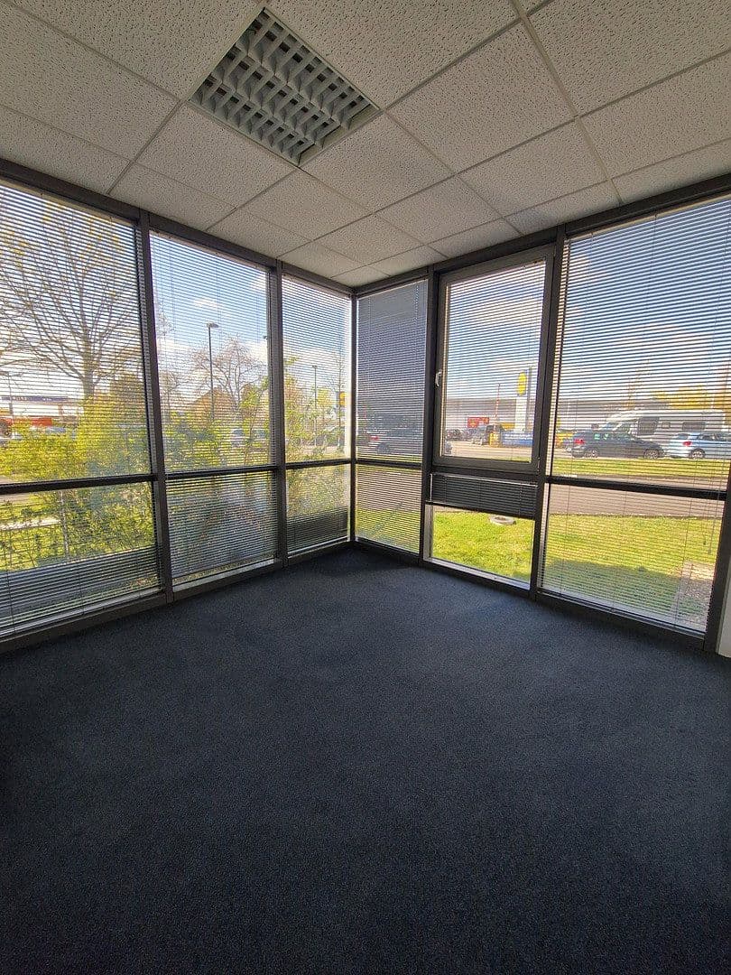 Pronájem kanceláře 355 m², Angermunder Straße 126, Düsseldorf - Angermund, Severní Porýní-Vestfálsko Pronájem kanceláře 355 m², Angermunder Straße 126, Düsseldorf - Angermund, Severní Porýní-Vestfálsko