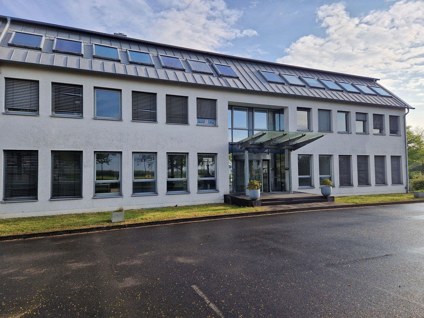 Pronájem kanceláře 355 m², Angermunder Straße 126, Düsseldorf - Angermund, Severní Porýní-Vestfálsko Pronájem kanceláře 355 m², Angermunder Straße 126, Düsseldorf - Angermund, Severní Porýní-Vestfálsko