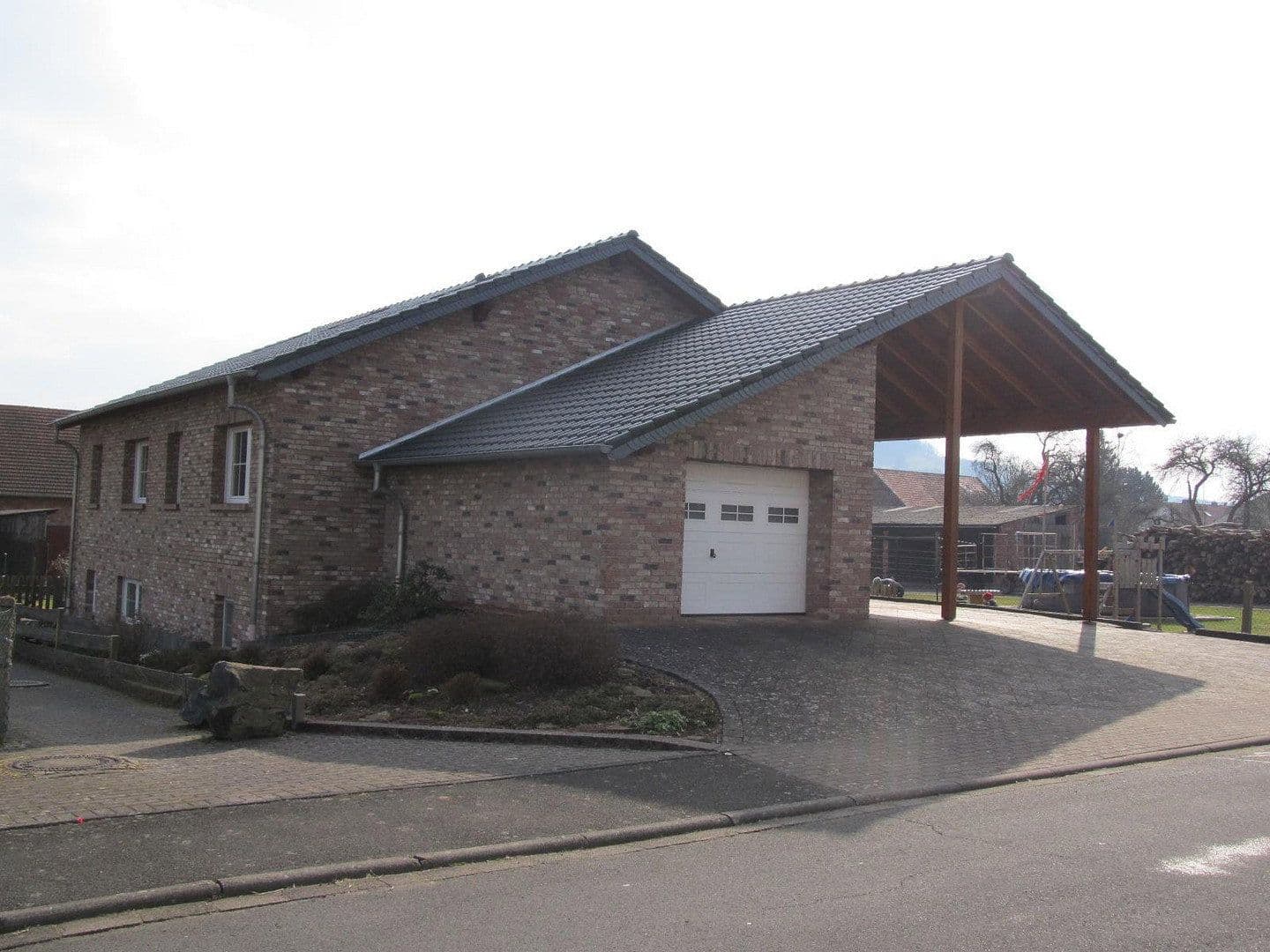 Prodej domu 210 m², pozemek 694 m², Hohenroda, Hessen Prodej domu 210 m², pozemek 694 m², Hohenroda, Hessen