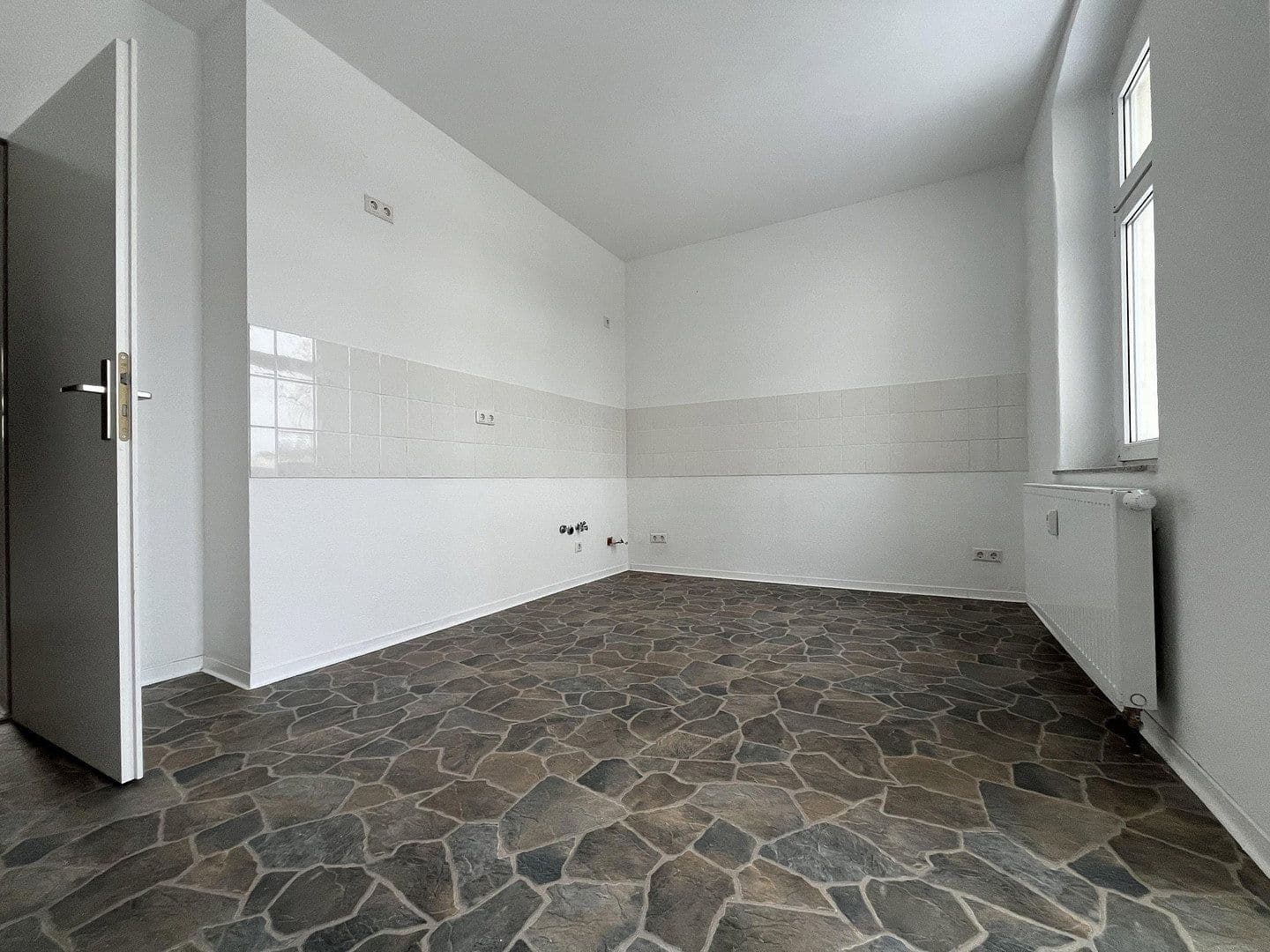 Pronájem bytu 5+1 110 m², Voigtstraße 32, Chemnitz, Sasko Pronájem bytu 5+1 110 m², Voigtstraße 32, Chemnitz, Sasko